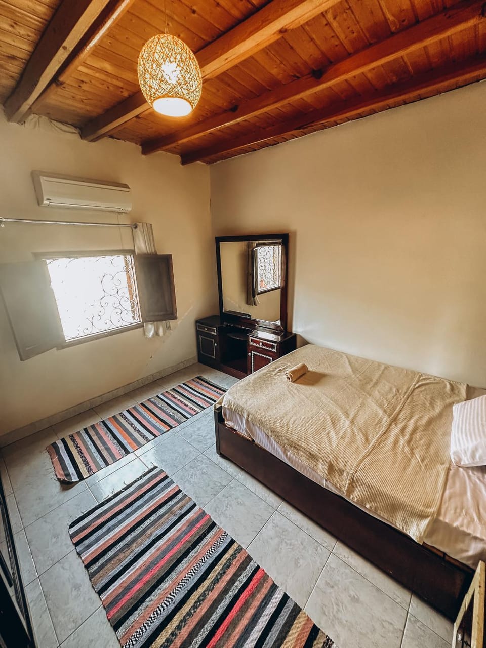 Bed, Photo of the whole room, Bedroom, air conditioner