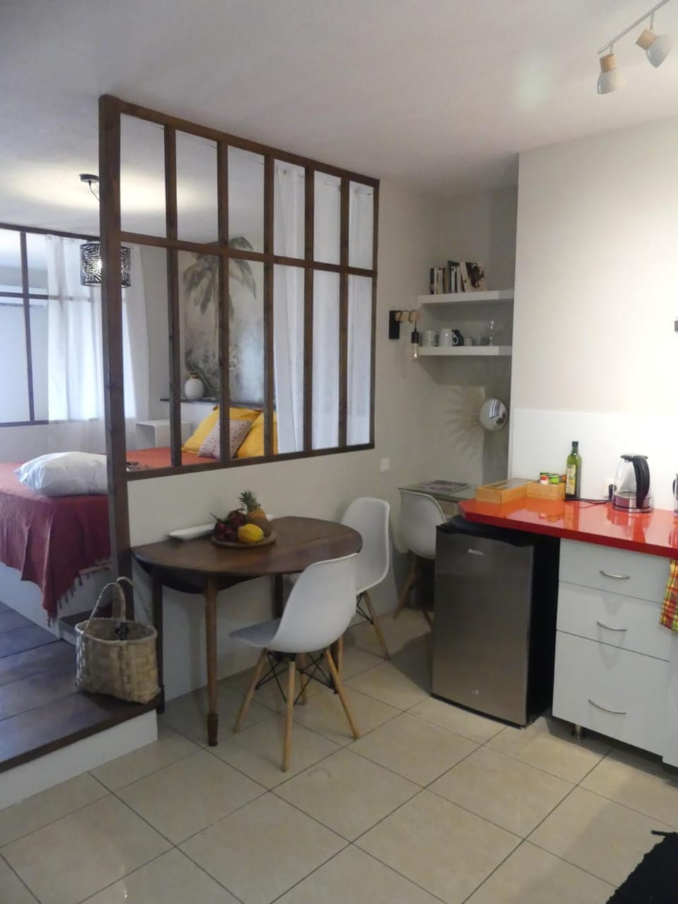 Kitchen or kitchenette, Seating area, Dining area