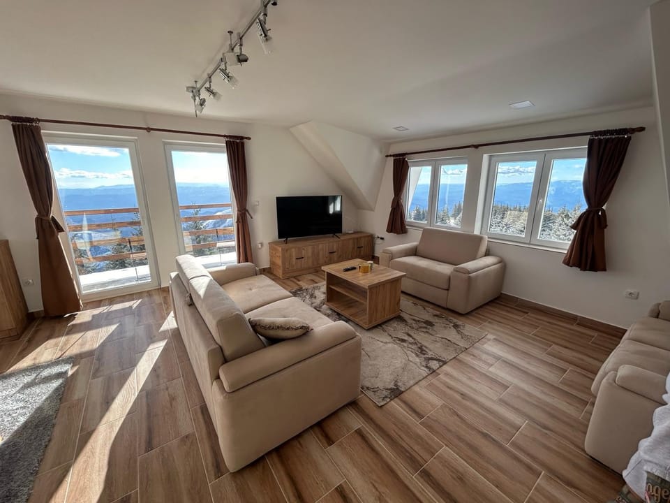 Natural landscape, TV and multimedia, Living room, Seating area, Mountain view