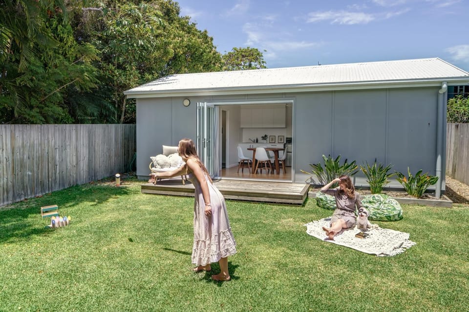 Property building, Patio, Activities, Garden, Garden view, group of guests