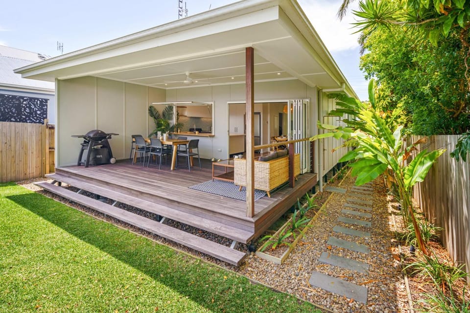 Property building, Patio, Garden, View (from property/room), Balcony/Terrace, Dining area
