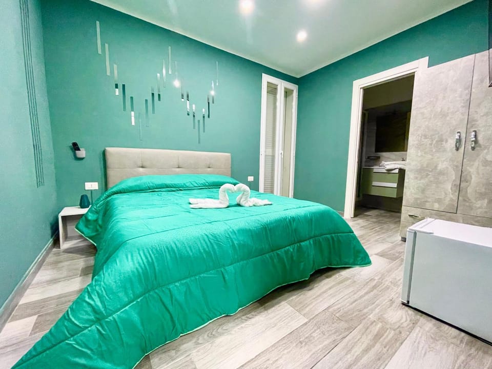 Bed, Bathroom, Photo of the whole room, Bedroom, towels, wardrobe
