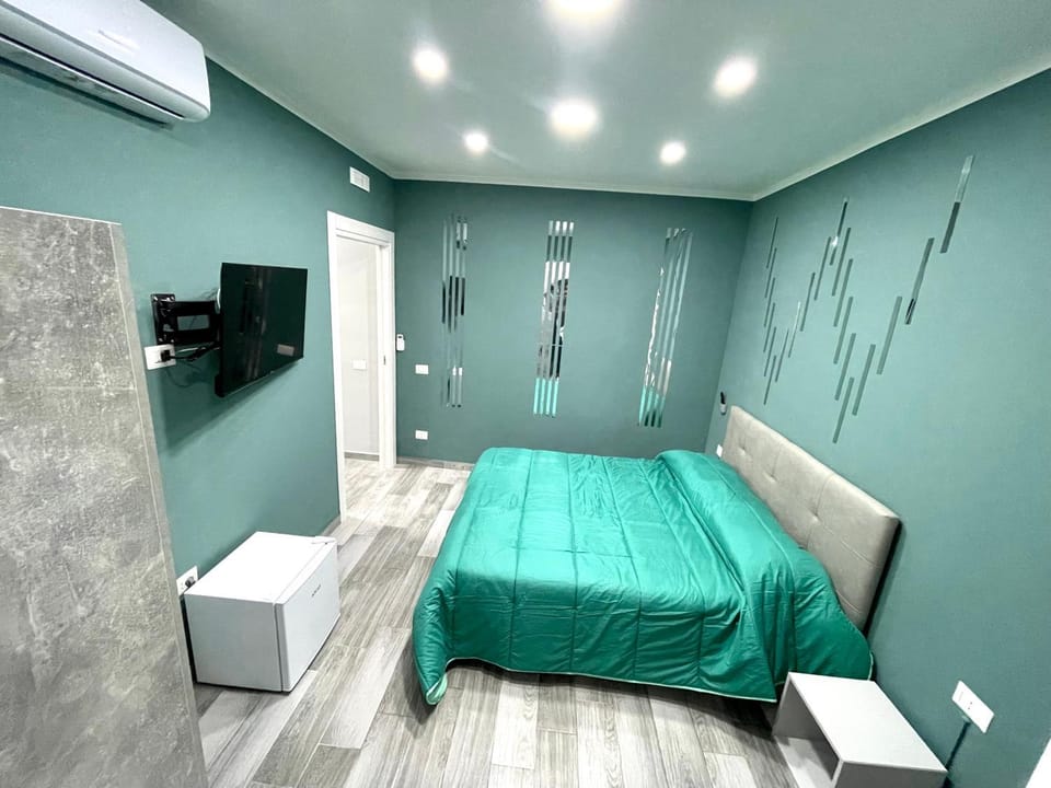 TV and multimedia, Photo of the whole room, Bedroom, air conditioner