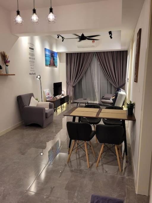 TV and multimedia, Living room, Seating area, Dining area, fireplace