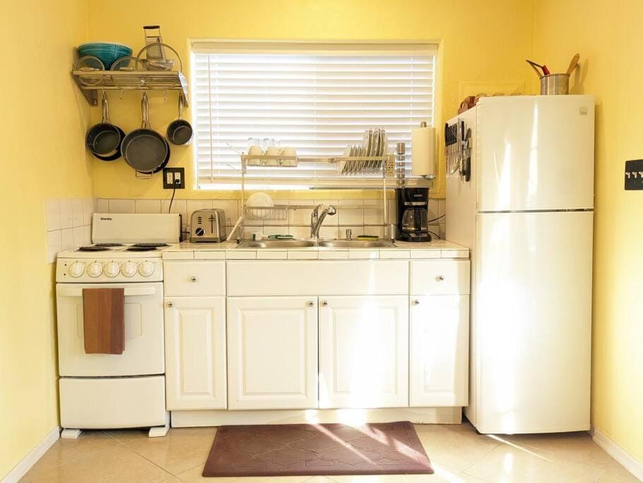 Coffee/tea facilities, Kitchen or kitchenette, pet friendly, stove, toaster