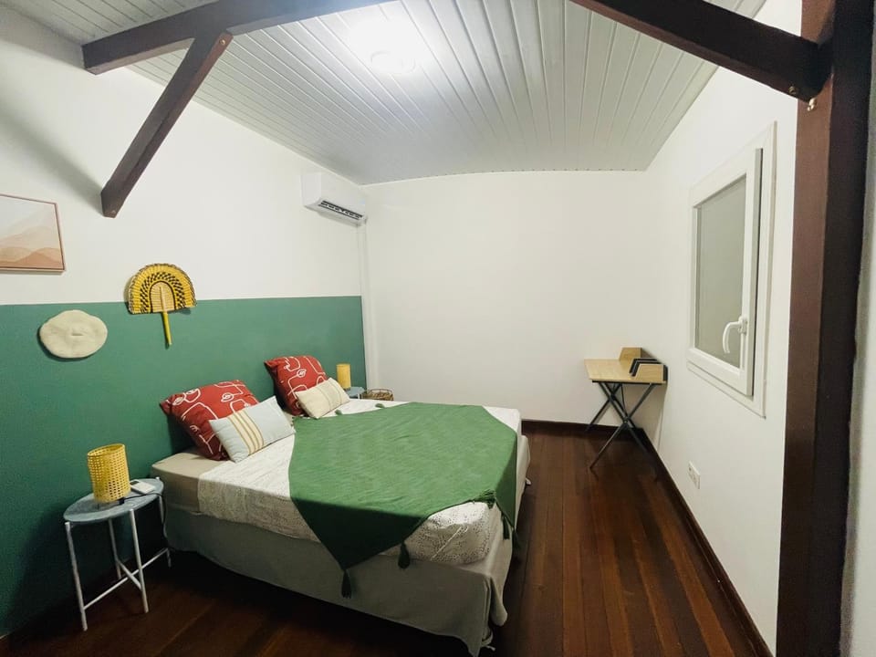 Bed, Photo of the whole room, Seating area, Bedroom