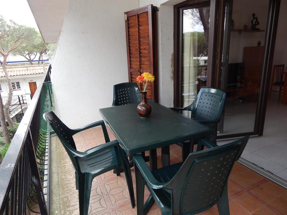 Apartamento con WIFI a 5 Minutos de la Playa y Cerca de Tiendas y Restaurantes - ES-209-10 Apartment in Platja d'Aro