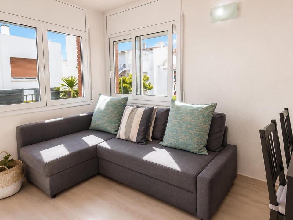 Apartamento acogedor cerca del centro y playa en Platja d'Aro, con balcón y cocina equipada - ES-209-44 Apartment in Platja d'Aro