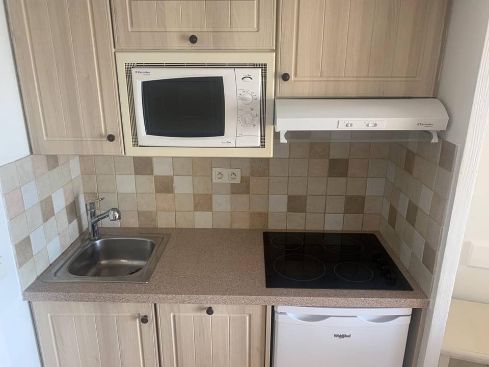 Charmant T2 climatisé avec terrasse et piscine, proche plages et commerces - FR-1-768-5 Apartment in Roquebrune-sur-Argens