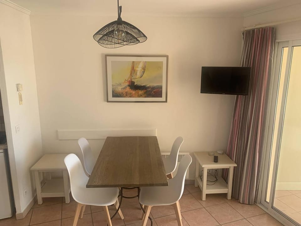 Charmant T2 climatisé avec terrasse et piscine, proche plages et commerces - FR-1-768-5 Apartment in Roquebrune-sur-Argens
