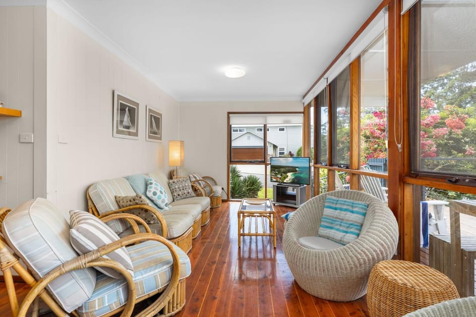 Possum House by Experience Jervis Bay House in Vincentia