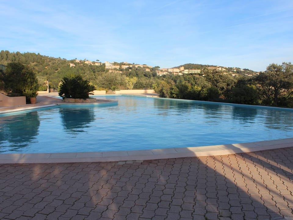Appartement avec jardinet, terrasse, piscine et parking aux Issambres - FR-1-768-9 House in Sainte-Maxime