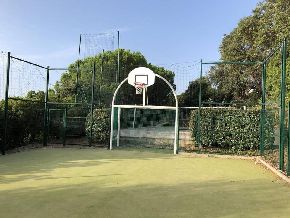 Maison mitoyenne T3 avec piscine, clim, parking, animaux acceptés - FR-1-768-21 House in Sainte-Maxime