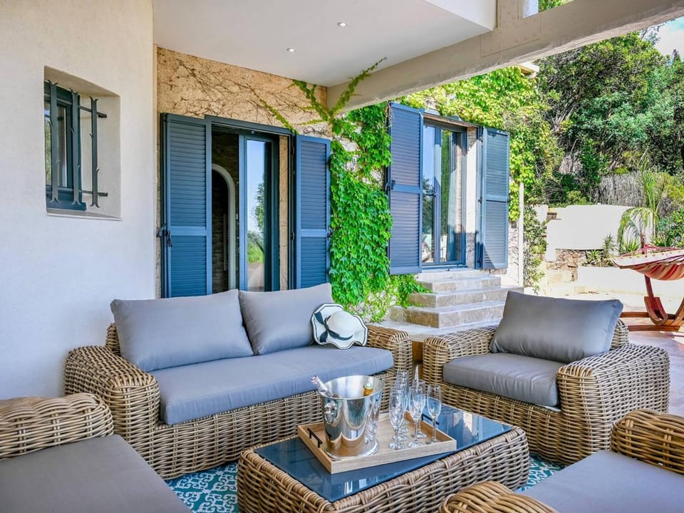 Villa moderne 6 CH pour 12 avec piscine privée, clim et parking aux Issambres - FR-1-768-24 Villa in Sainte-Maxime