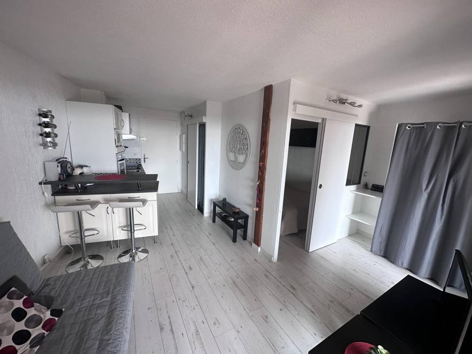 Appartement T2 proche mer avec piscine et parking - FR-1-768-23 Apartment in Roquebrune-sur-Argens