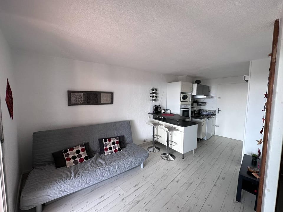 Appartement T2 proche mer avec piscine et parking - FR-1-768-23 Apartment in Roquebrune-sur-Argens