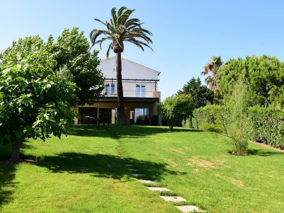 Villa pieds dans l'eau pour 10 personnes avec piscine, clim et Wi-Fi - FR-1-768-27 Villa in Roquebrune-sur-Argens