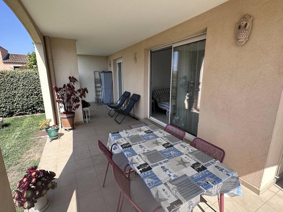 Appartement T2 avec Jardin Privatif et Piscine, à 130m de la Plage - Les Issambres - FR-1-768-41 Apartment in Roquebrune-sur-Argens