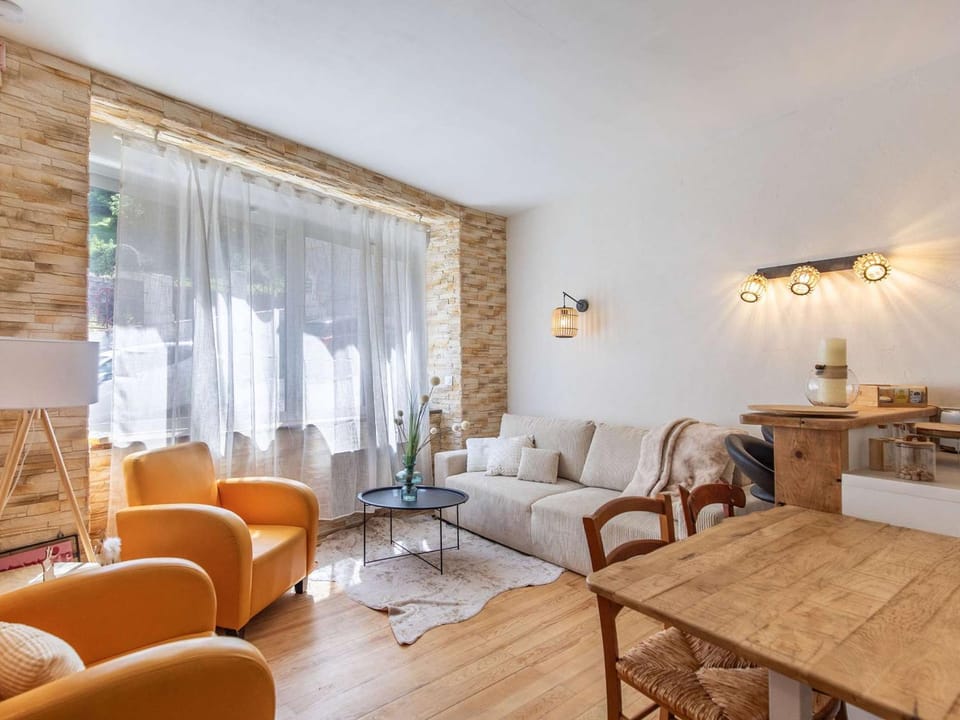 T2 rénové et cosy face aux thermes avec cour privative et équipements modernes - FR-1-401-272 Apartment in Cauterets