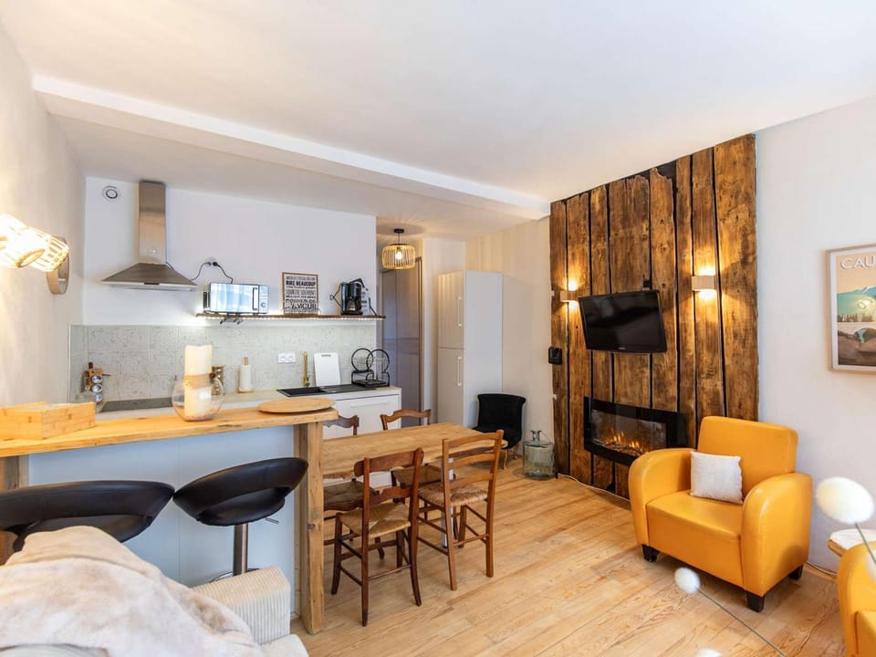 T2 rénové et cosy face aux thermes avec cour privative et équipements modernes - FR-1-401-272 Apartment in Cauterets