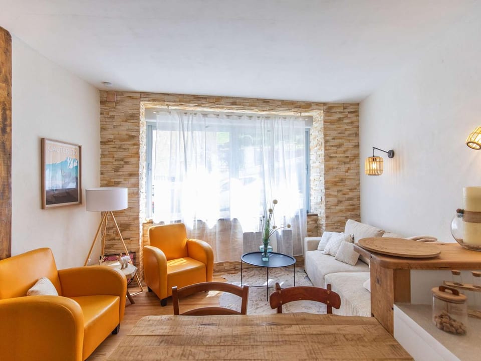 T2 rénové et cosy face aux thermes avec cour privative et équipements modernes - FR-1-401-272 Apartment in Cauterets