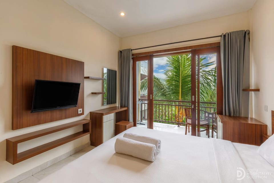 Bed, TV and multimedia, Bedroom