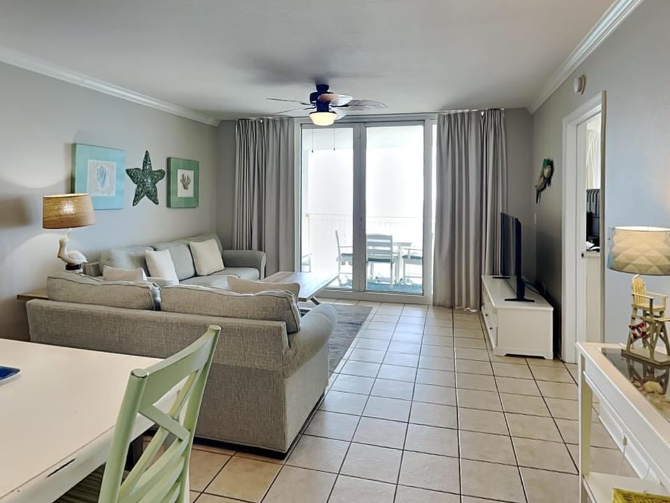 TV and multimedia, View (from property/room), Balcony/Terrace, Living room, Seating area