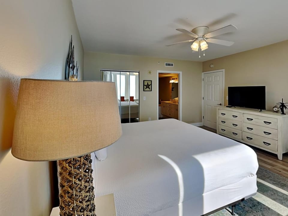Bed, Bathroom, TV and multimedia, Bedroom, furniture