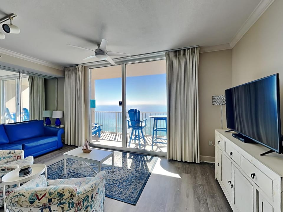 TV and multimedia, Balcony/Terrace, Living room, Seating area, Sea view, furniture