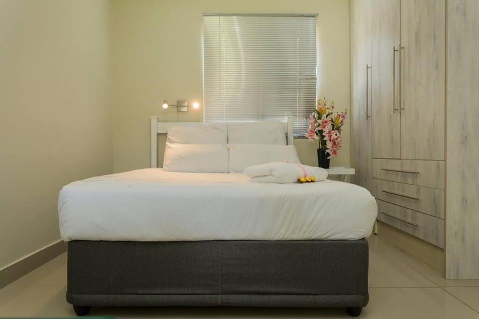 Little paradise spacious -3min 2N1-20/MBSWiFi(11) Apartment in Sandton
