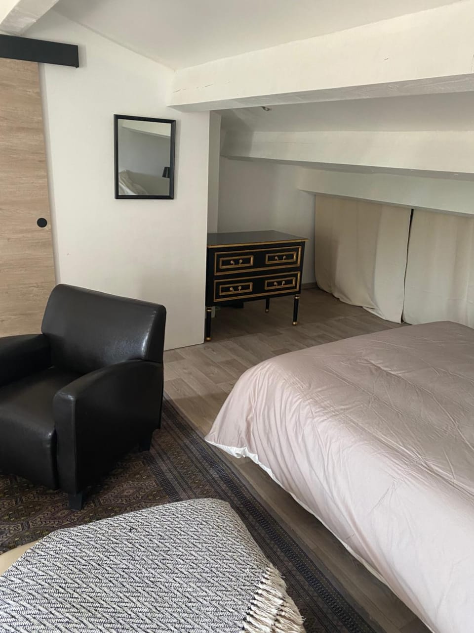 Bed, Photo of the whole room