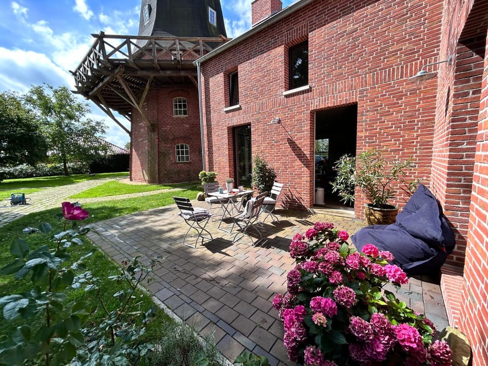 Property building, Balcony/Terrace, Garden view