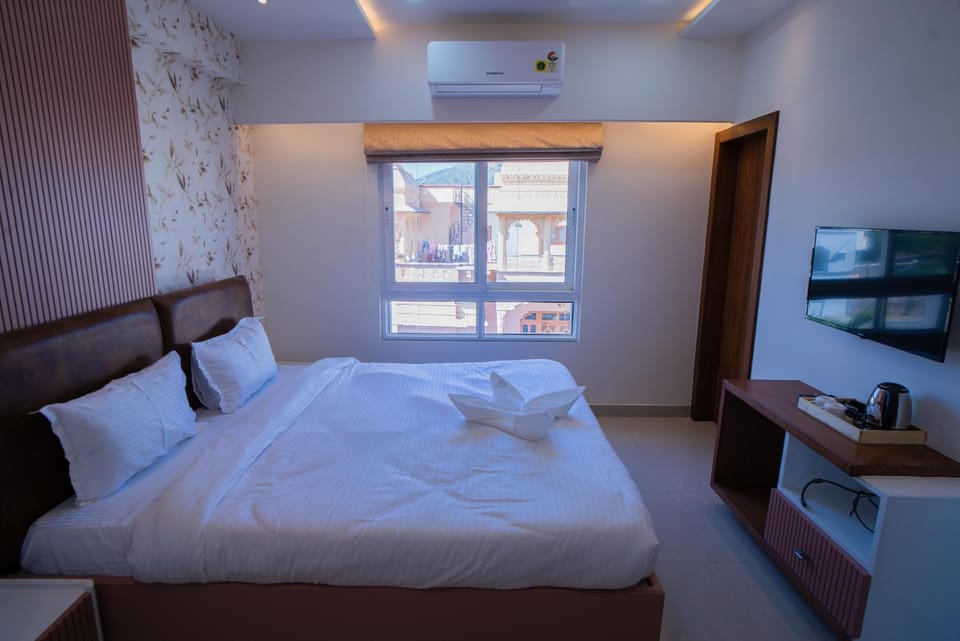 TV and multimedia, Photo of the whole room, Bedroom