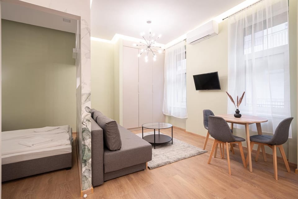 Bed, TV and multimedia, View (from property/room), View (from property/room), Living room, Photo of the whole room, Decorative detail, Decorative detail, Seating area, Bedroom