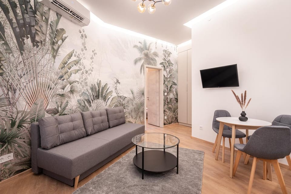 Communal lounge/ TV room, TV and multimedia, Living room, Seating area, Evening entertainment, furniture, internet, air conditioner