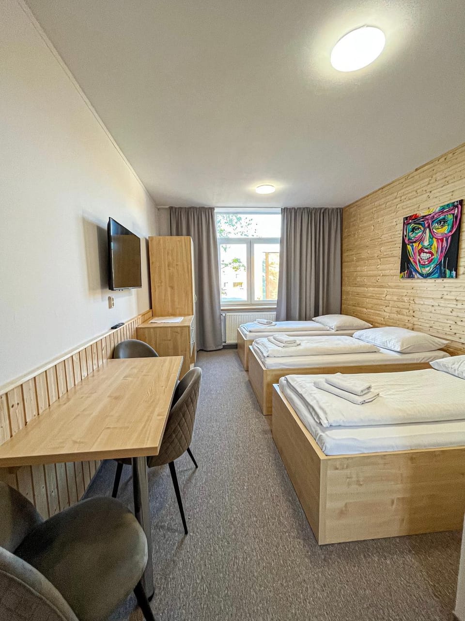 Bed, TV and multimedia, Photo of the whole room, Bedroom, hair dresser