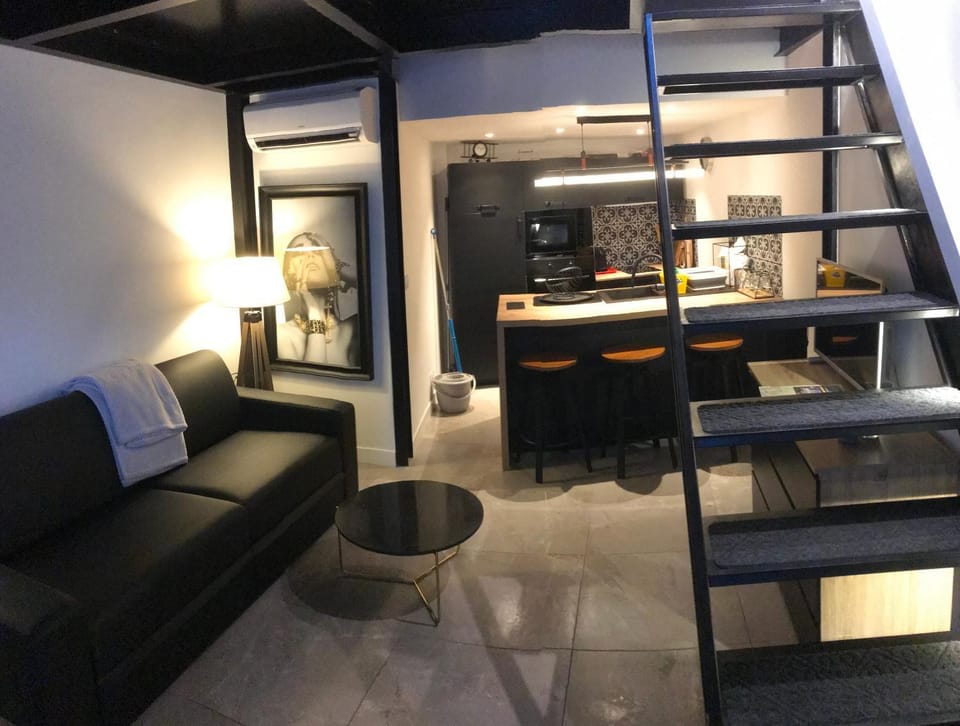 Une atypique et merveilleuse Petite maison en plein cœur de Nice, à proximité de la mer et des plages Apartment in Nice