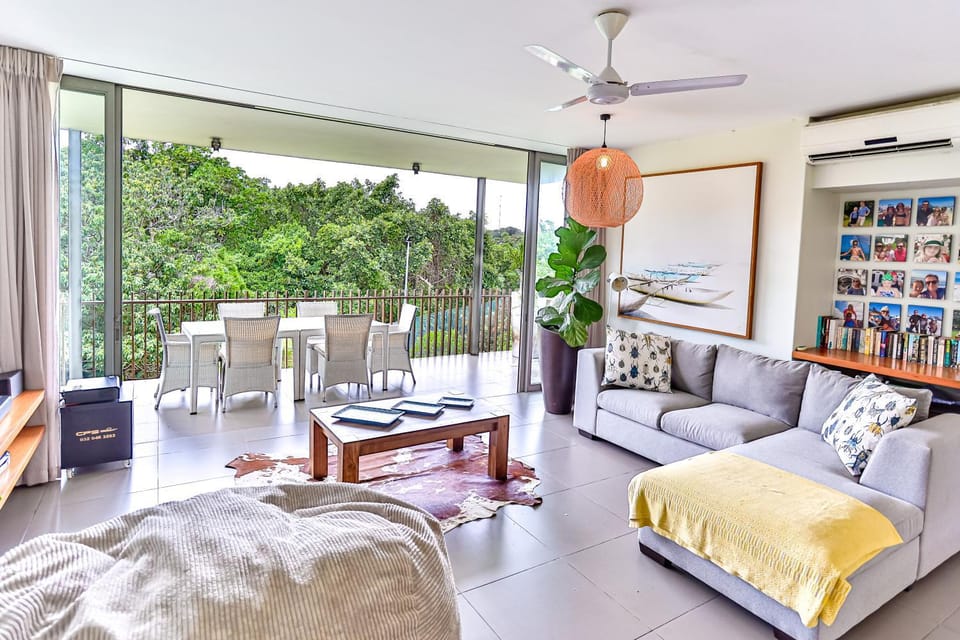 Patio, Balcony/Terrace, Living room, Seating area, Dining area, fireplace