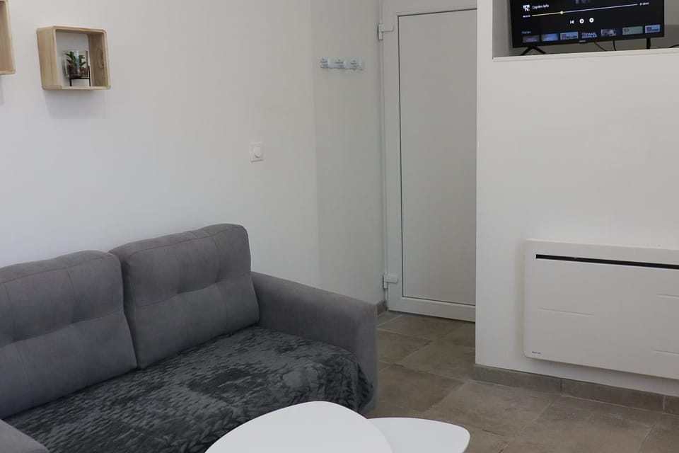 Appartement F2 Bouchain Apartment in Hauts-de-France
