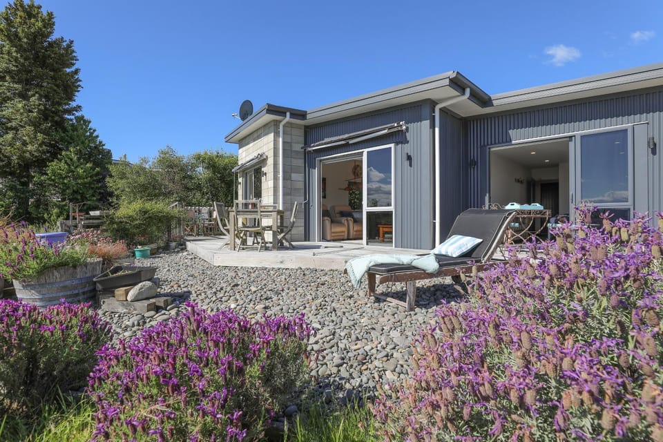 Property building, Patio, Garden
