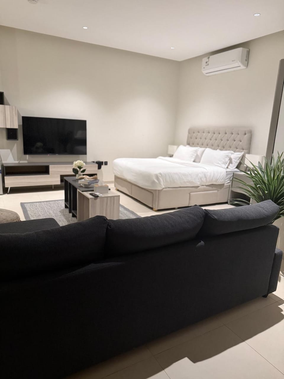 Wonder Garden View DBL & Balcony in AlMalqa Apartment in Riyadh