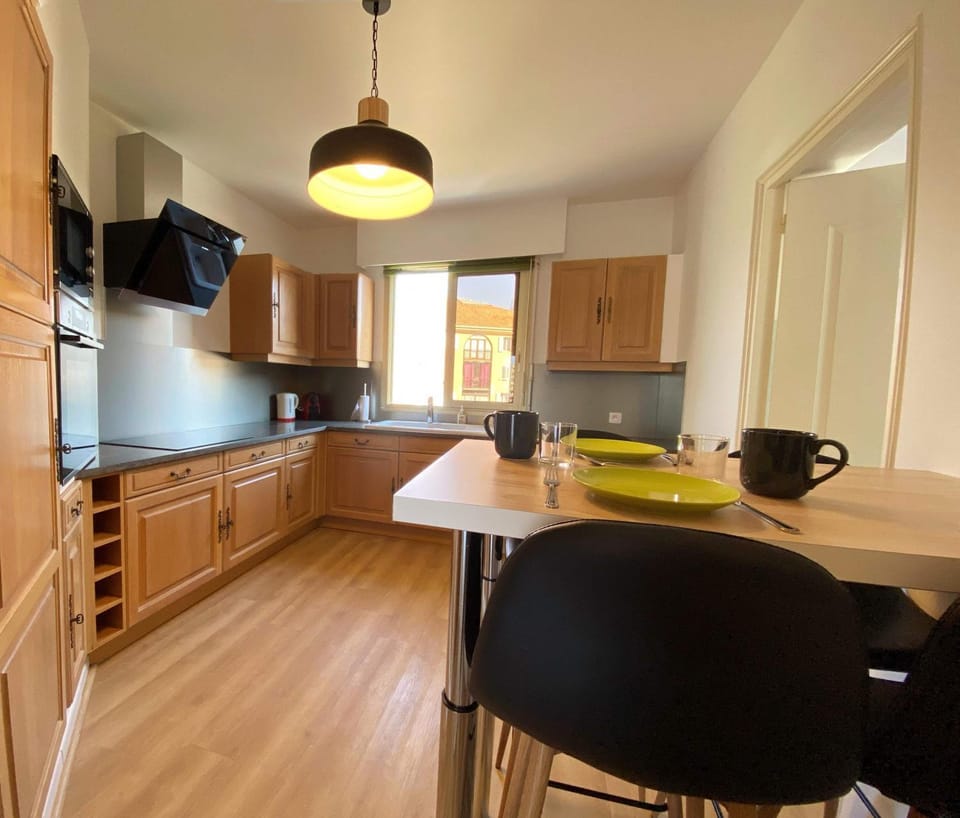 Kitchen or kitchenette, Dining area, dishwasher, oven, stove