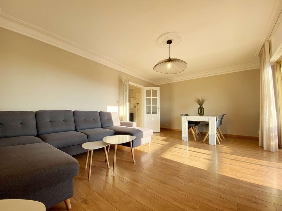 Living room, Seating area, Dining area
