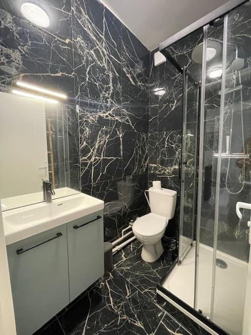 Shower, Toilet, Bathroom