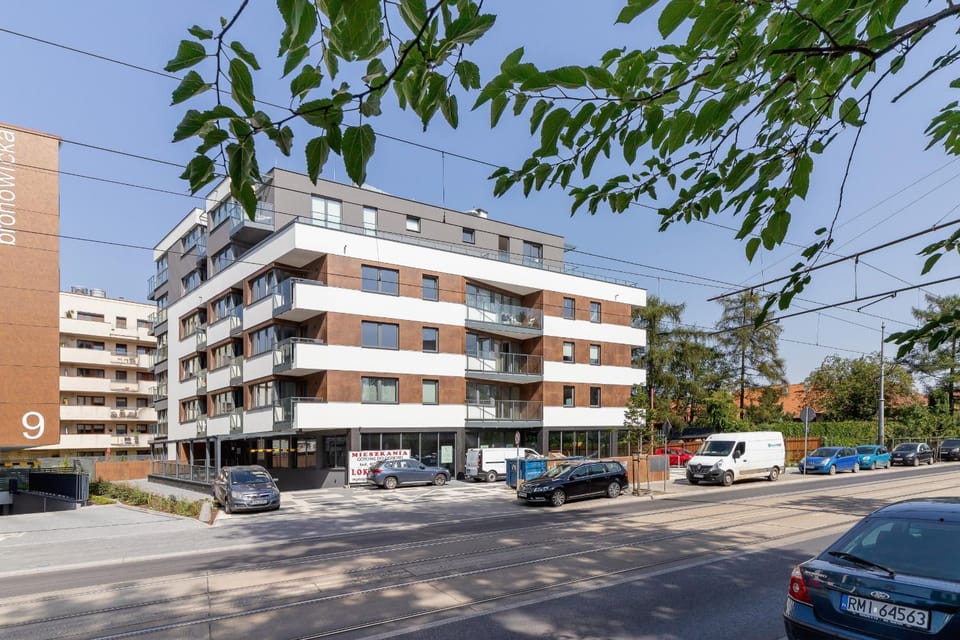 Property building, Neighbourhood, City view, Location