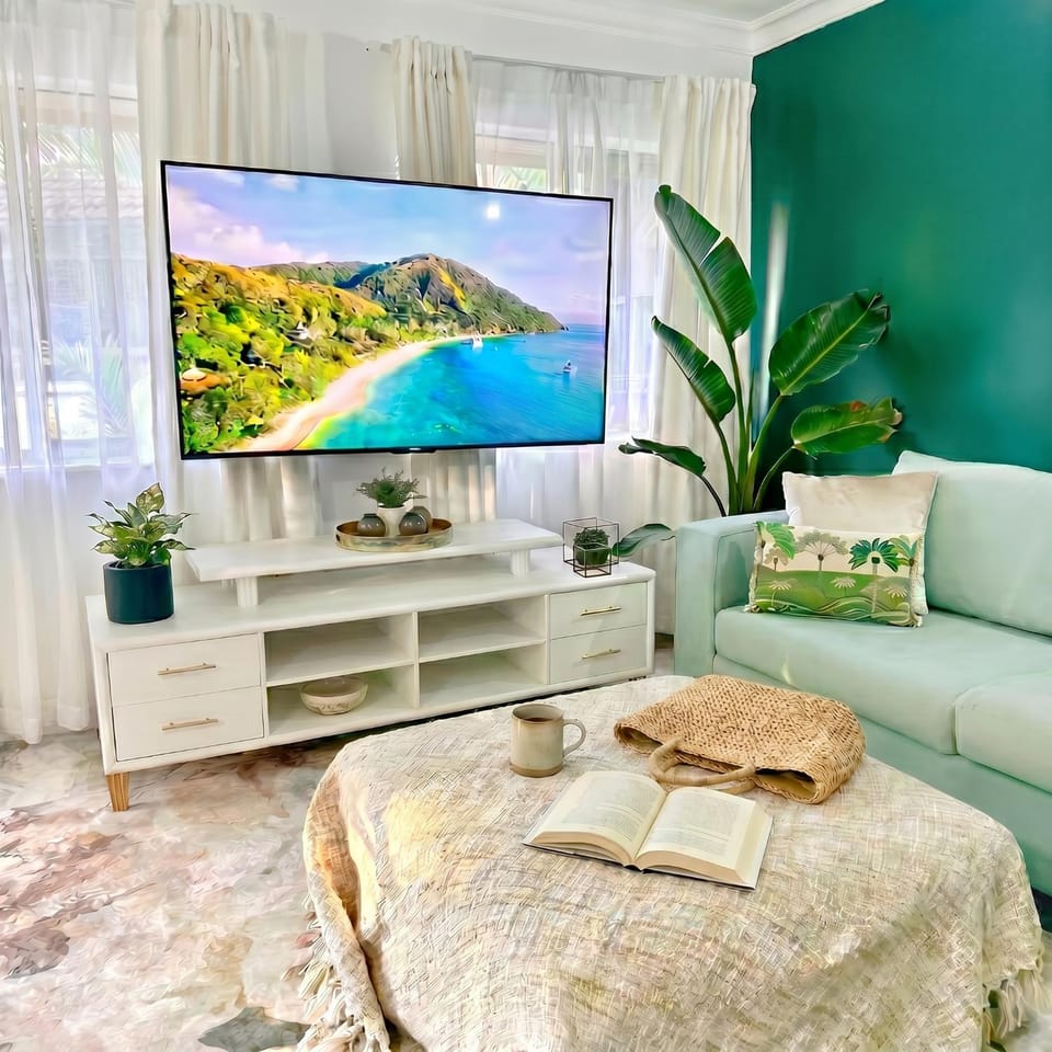 TV and multimedia, Living room, Decorative detail, Evening entertainment
