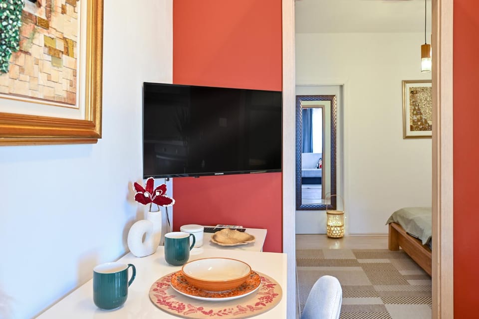 TV and multimedia, Dining area