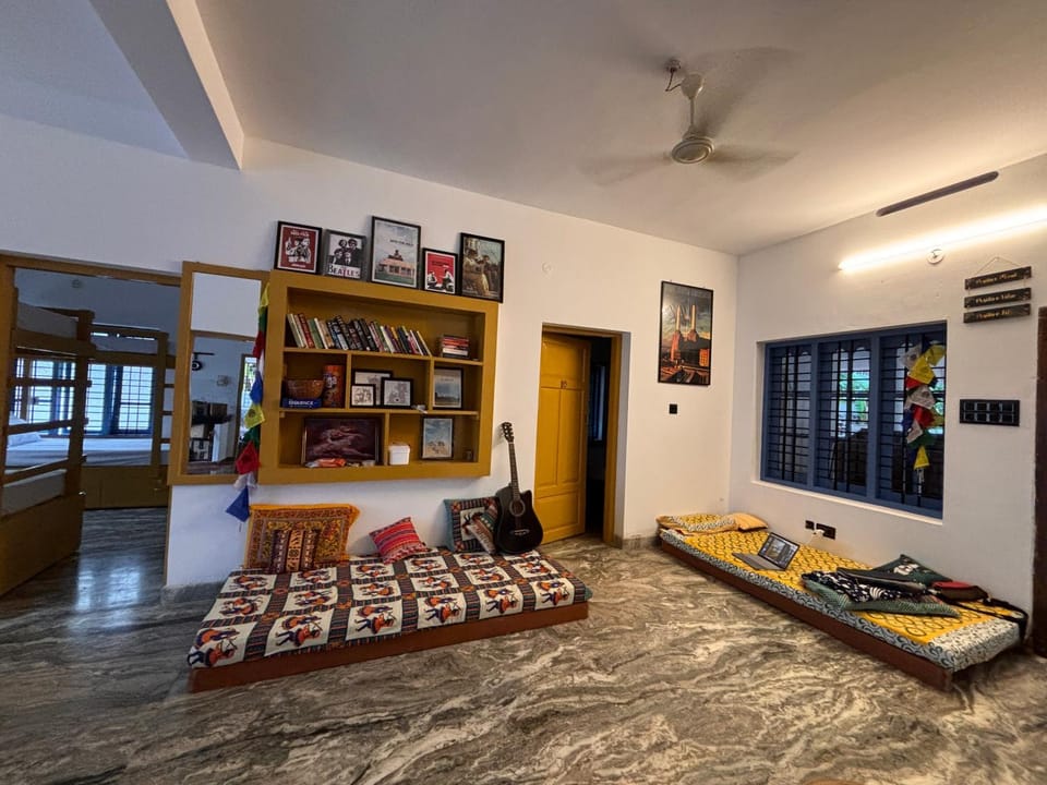Living room, Seating area, fireplace