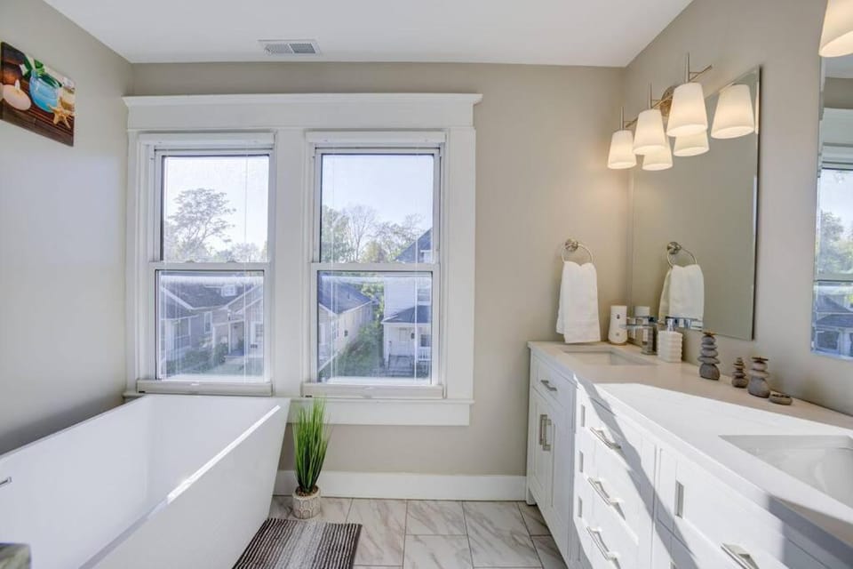 Fountain Gem: Your Urban Oasis Apartment in Indianapolis