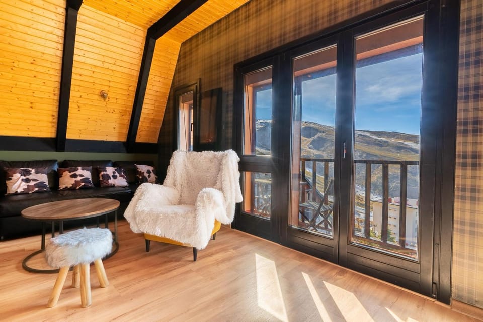 PENTHOUSE IN THE CLOUDS & PARKING Apartment in Sierra Nevada
